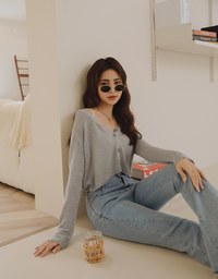 Light Buttoned Knit Top