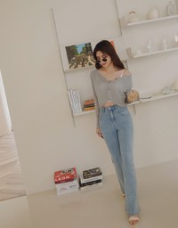 Light Buttoned Knit Top