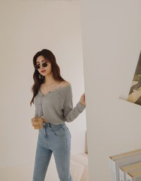 Light Buttoned Knit Top