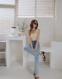 Crinkled Embossed U-Neck Crop Knit Tank Top