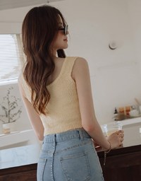 Crinkled Embossed U-Neck Crop Knit Tank Top