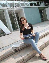 Iconic Metallic Chain Hollow Front Top
