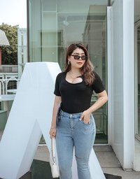 Iconic Metallic Chain Hollow Front Top