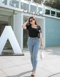 Iconic Metallic Chain Hollow Front Top