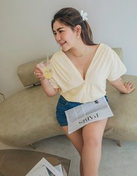 V-Neck Shoulder Gripping Pleats Under The Draw Tied Button Fastening Top