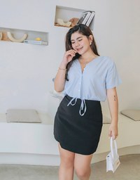 V-Neck Shoulder Gripping Pleats Under The Draw Tied Button Fastening Top