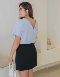 V-Neck Shoulder Gripping Pleats Under The Draw Tied Button Fastening Top