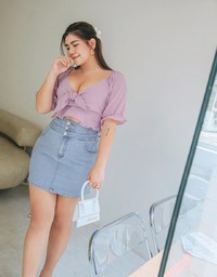 Fine Checkered Front Knot Puff Sleeve Crop Top