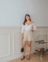 Enhanced Side-Metallic Chain Shorts