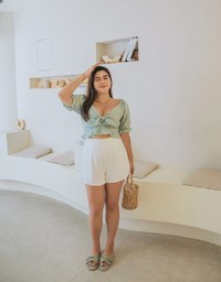 Simple Plain Pleated Slim Fit Shorts