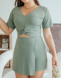 Stark Minimalism Front Twist Top + Skorts Set Wear