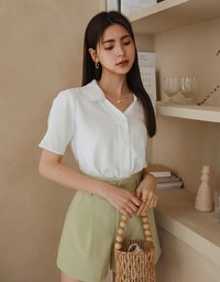 Sleeve Pleated Details Under The Shrunken Waist Shirt