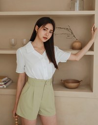 Sleeve Pleated Details Under The Shrunken Waist Shirt