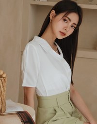 Sleeve Pleated Details Under The Shrunken Waist Shirt