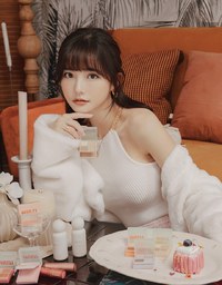 [I'M Meme] Gold Chain Shoulder-Sharp Knit Crop Tank Top