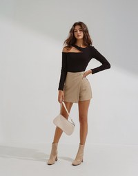 Side Cutout Fitted Long Sleeve Top