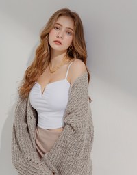 V Low-Cut Scrunch Crop Tank Top (with padding)