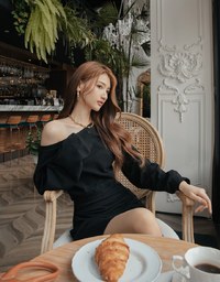 Slant Shoulder Wrinkle Slit Elastic Skirt Setwear