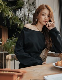 Slant Shoulder Wrinkle Slit Elastic Skirt Setwear
