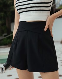 Enhanced Overlap Slim Shorts
