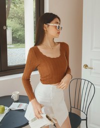Wavy Edge Long Sleeve Knit Top