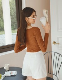 Wavy Edge Long Sleeve Knit Top