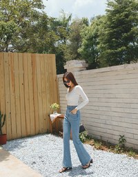 Wavy Edge Long Sleeve Knit Top