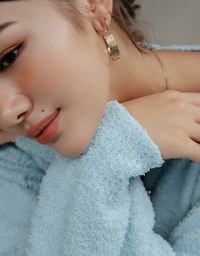 [I'M Meme] V-Neck Tweed Button-Down Loose Knit Top