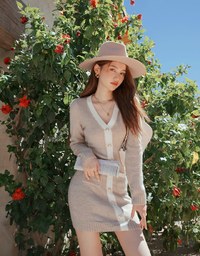 V-Neck Buttoned Knit Min Dress