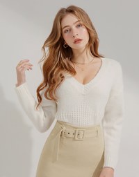 V-Neck Diamond Checked Plush Knit Crop Top