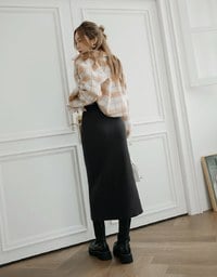 Side Button Style Slit Knit Skirt