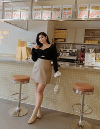 Long Sleeve Heart Collar Knit Top