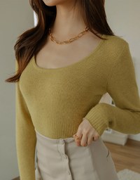 Round Neck Knit FItted Crop Top