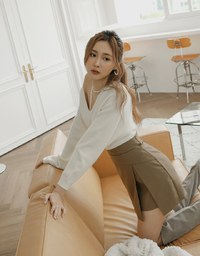V-Neck Single Thread Tweed Knit Crop Top