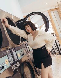 AIRY HOURGLASS K-Pop Slimming Side Silver Chain Slit Skorts