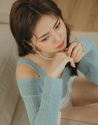 Zipper Pleated High Waisted Slim Shorts