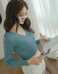 Crossover V Neck Crop Knit Top