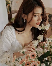 Lace Square Neck Puffed Sleeves Crop Top
