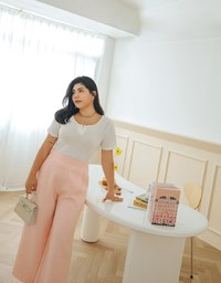 V Neck Crop Knit Top
