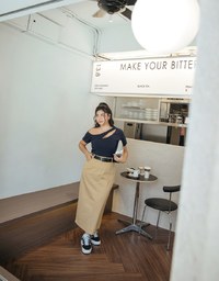 Sloping Shoulder Hollow Top (With Padding)