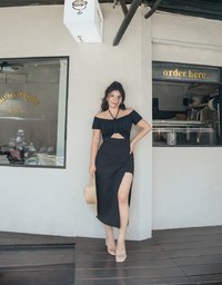【Stark Minimalism 2.0】 High Waisted Slit Maxi Skirt
