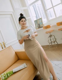 【Stark Minimalism 2.0】 High Waisted Slit Maxi Skirt