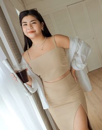 AIRY HOURGLASS K-Pop Long Slit Skirt