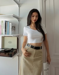 Back Hollow Round Hem Top