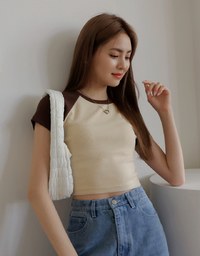 Contrast Color Fitted Short Sleeve Top