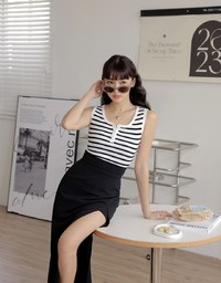 【Stark Minimalism 2.0】 High Waisted Slit Maxi Skirt