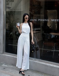 Detailing Pleated Wide Pants