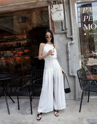 Detailing Pleated Wide Pants