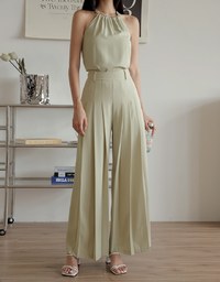 Detailing Pleated Wide Pants