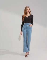 Small V Low-Cut Long-Sleeved Knit Top